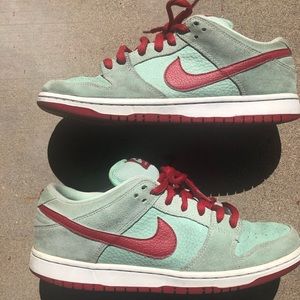 Nike SB Dunk Mint Red